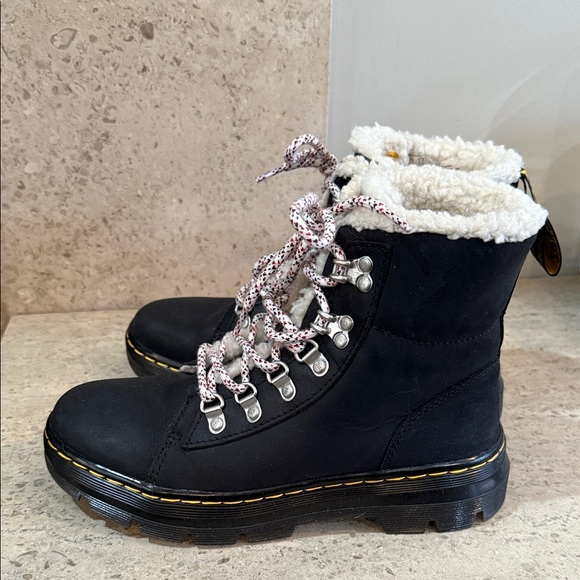 Dr. Martens Shearling-Lined Women's Boots. Size 7. - Picture 5 of 12